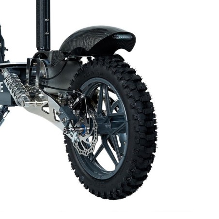 Scooter elétrica com placa de metal Aspide